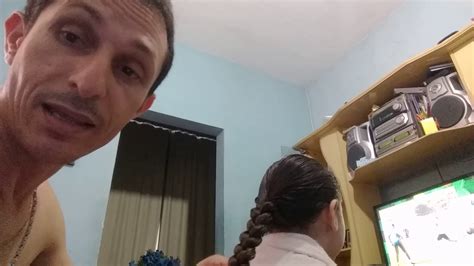 Garoto pega a mãe e a tia trepando no banheiro e mete rola na tia!.